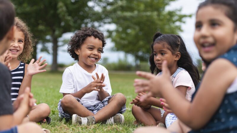 Aprendizado Lúdico: Crianças Descobrem a Inclusão, o Respeito e a Amizade