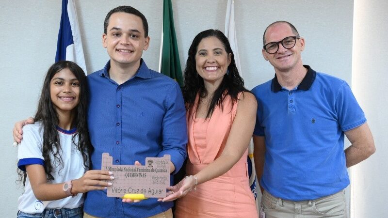 Homenagem a Estudante Destaque: Medalhista de Ouro na Olimpíada de Química Recebe Reconhecimento