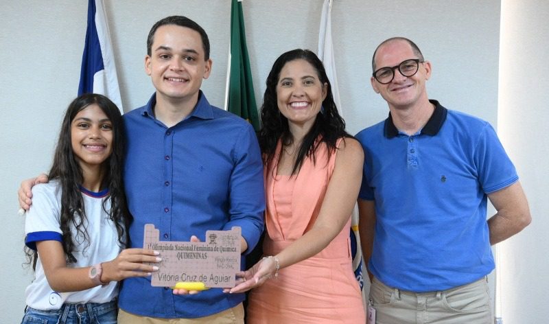 Homenagem a Estudante Destaque: Medalhista de Ouro na Olimpíada de Química Recebe Reconhecimento