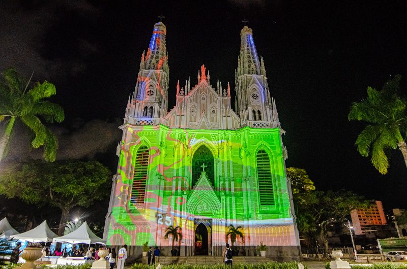 Magia do Natal: Projeções Natalinas e das Belezas de Vitória na Catedral