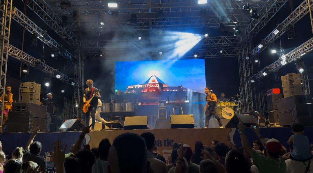 Cerca de 100 mil espectadores se aglomeram nos espetáculos da Arena de Verão em Camburi durante este final de semana.