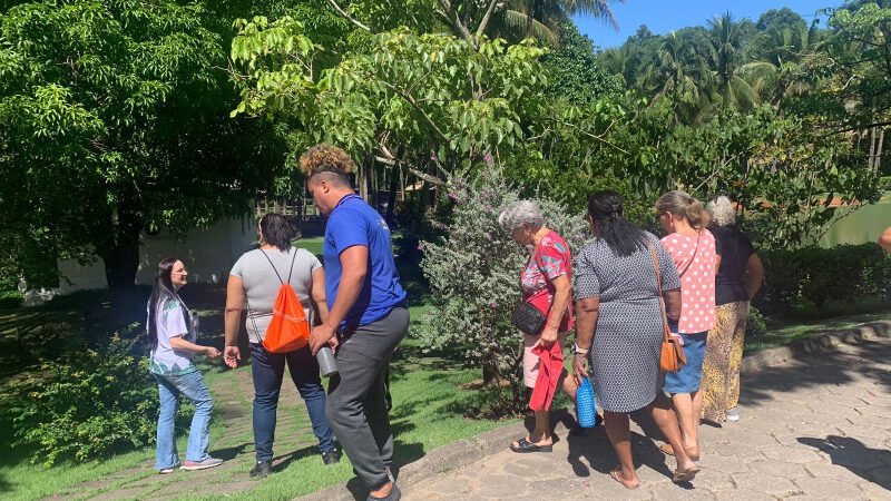 Aprendizado e lazer: idosos aprendem sobre o meio ambiente com aula de campo