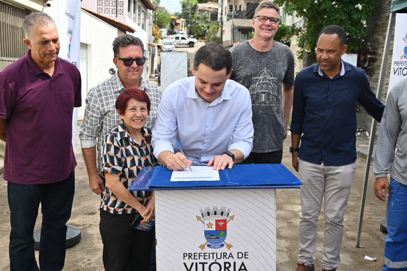 Iniciadas obras de drenagem e pavimentação no bairro Santa Tereza