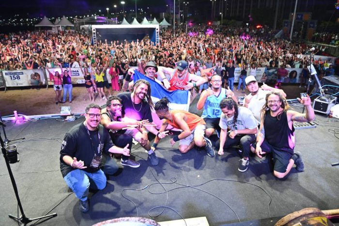 Arena de Verão: público lota Camburi para primeiros shows