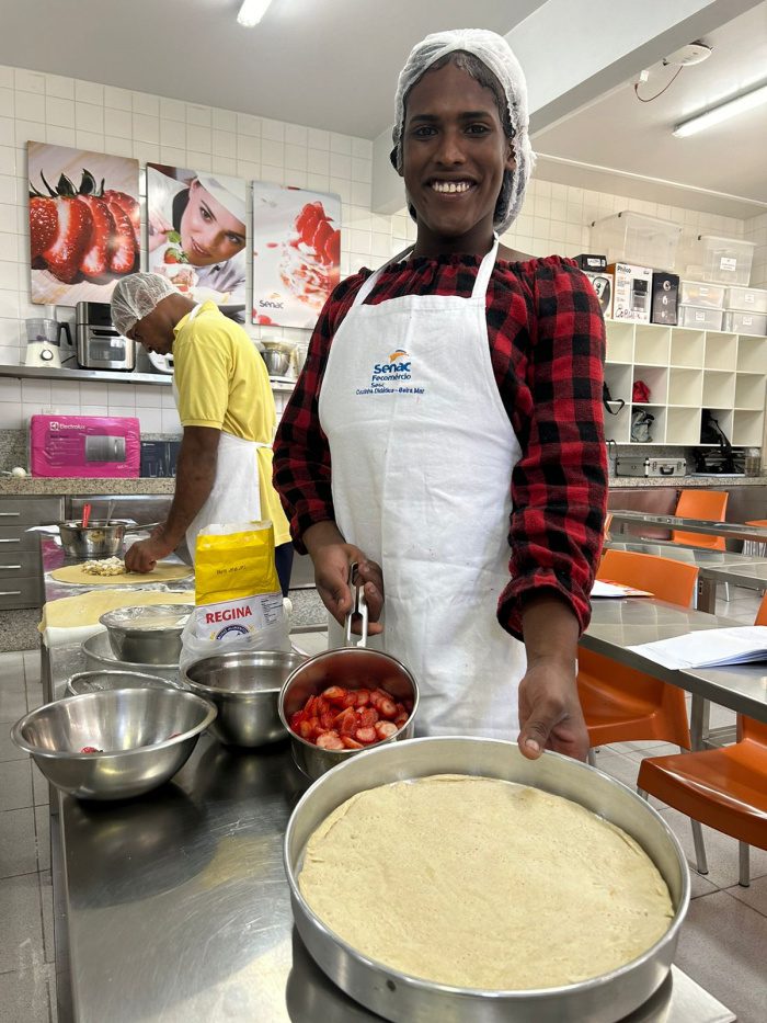 Centro Pop: usuários do espaço concluem curso de pizzaiolo no Senac