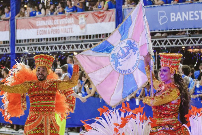 Carnaval 2024: Novo Império abre desfile com homenagem a Barra de São Francisco