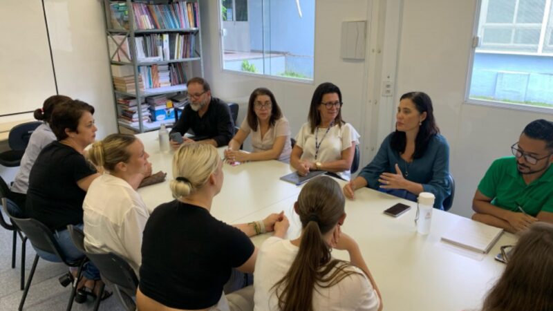 Intercambistas norueguesas visitam Educação de Vitória