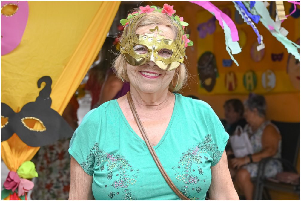 Semas: clima de carnaval leva mais alegria, cores e animação para os serviços