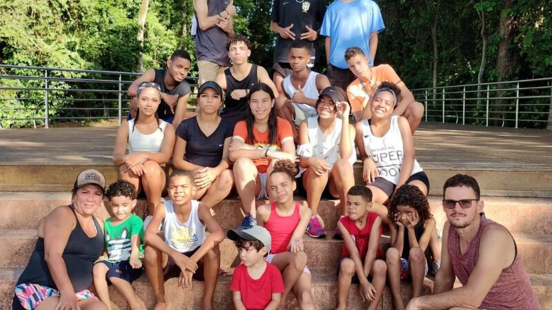 Família com 18 integrantes recebe visita para atualização do Cadúnico