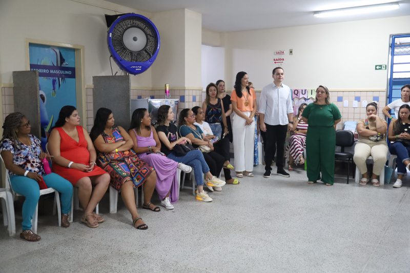 Prefeito acompanha retorno dos profissionais da educação às atividades letivas