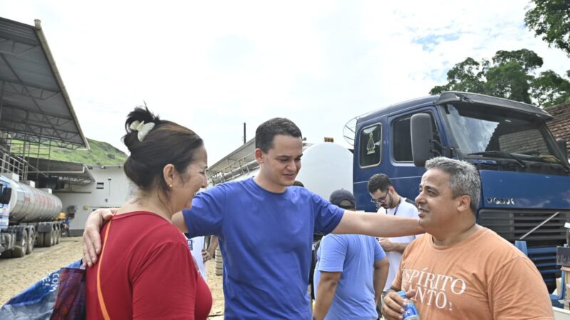 Pazolini distribui ajuda às vítimas das chuvas em Mimoso durante visita