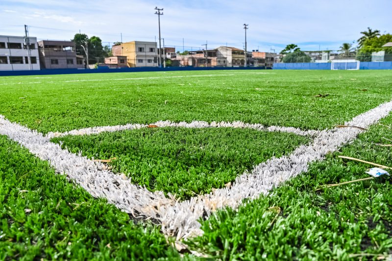 PMV entrega novo campo de grama sintética em Resistência