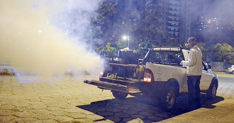 Fumacê inicia novo ciclo de combate a mosquitos em Vitória