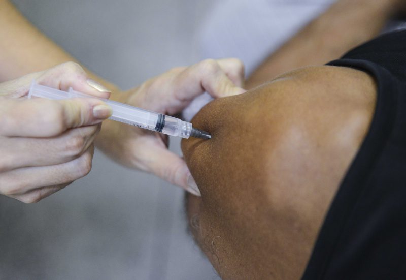 Vitória abre mais de 3 mil vagas para vacinação contra a gripe e dengue