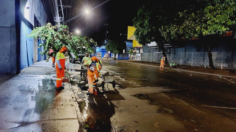 PMV atua com equipes reforçadas após temporal em Vitória