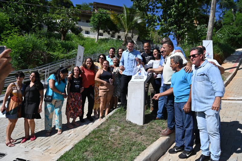 Inaugurada urbanização das ruas Flor do Campo e dos Ipês no bairro Universitário