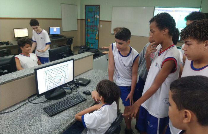 Disciplina eletiva trabalha pensamento computacional com alunos