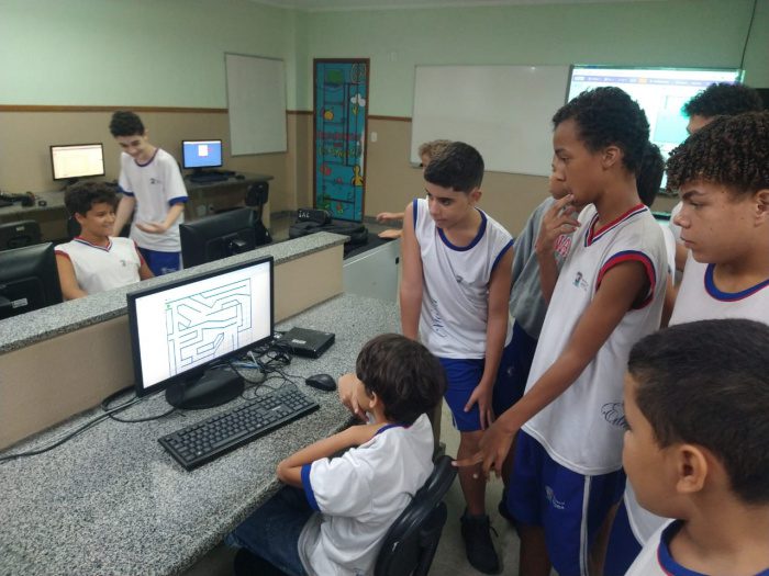 Disciplina eletiva trabalha pensamento computacional com alunos