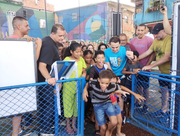 Animação marca entrega de Parque Kids em Engenharia