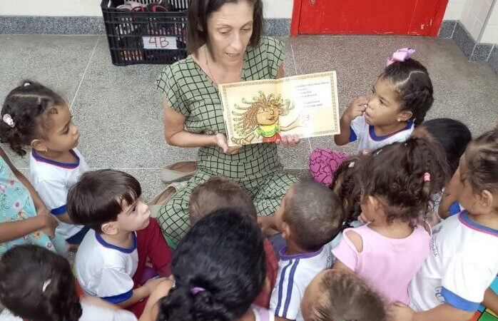 Escolas promovem atividades lúdicas em homenagem ao Dia do Livro Infantil