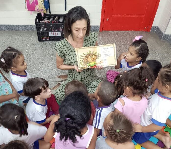 Escolas promovem atividades lúdicas em homenagem ao Dia do Livro Infantil