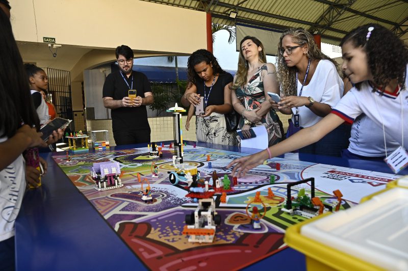 Estudantes de escola em Resistência apresentam projetos de robótica educacional