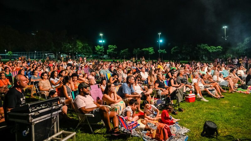 Domingo com Filho: Pedro Mariano emociona público no parque Pedra da Cebola