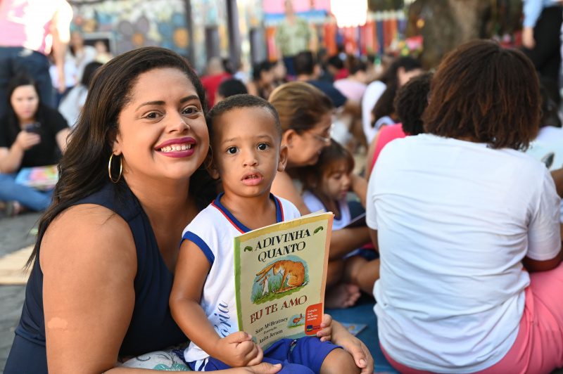 Pé de Livro: projeto educacional inspira paixão pela leitura em crianças