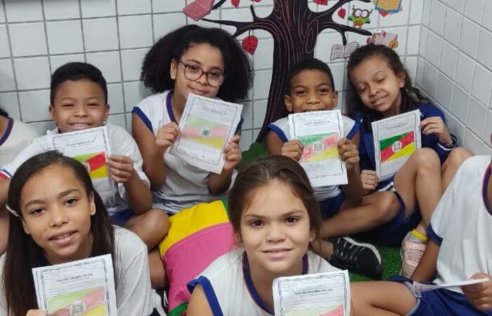 Estudantes enviam cartinhas de solidariedade para crianças do Rio Grande do Sul