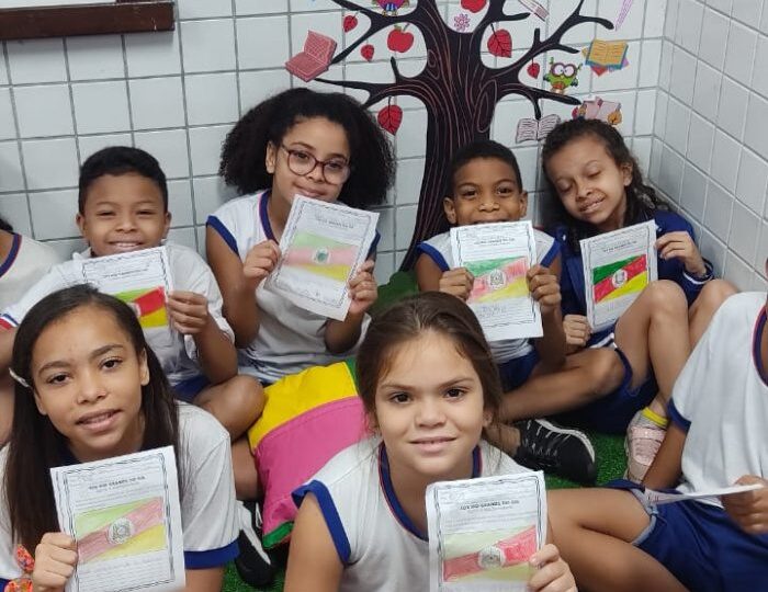 Estudantes enviam cartinhas de solidariedade para crianças do Rio Grande do Sul