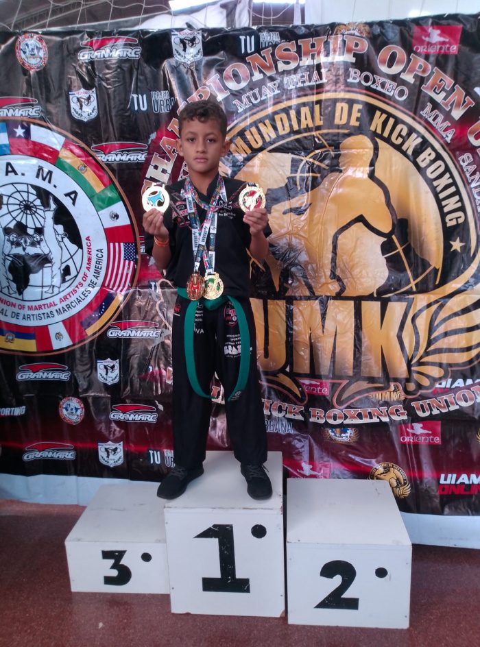 Estudante de Vitória conquista torneio mundial de kickboxing