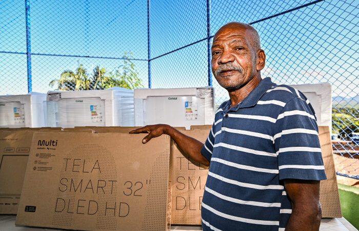Programa Casa Feliz e Segura: 32 famílias de Conquista recebem eletrodomésticos