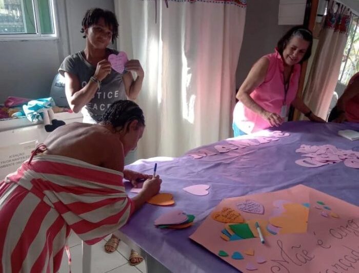 Dia das mães: Centro Pop tem programação especial em homenagem a elas