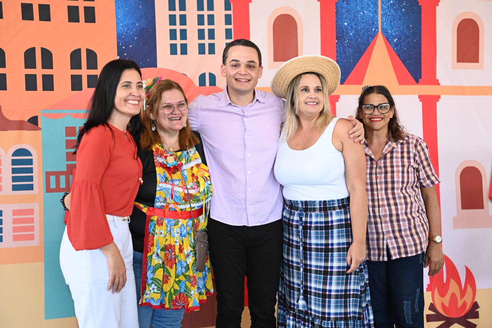 Pazolini assim Ordem de Serviço para reconstrução da Escola Maria Stella de Novaes em Grande Vitória