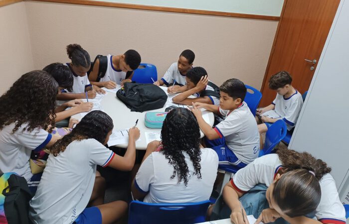 Tutoria coletiva e autoavaliação são desenvolvidas com estudantes da capital