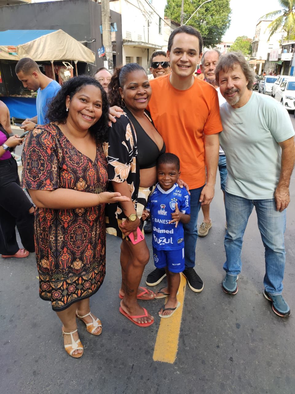 Pazolini em um domingo clássico, com feira e futebol