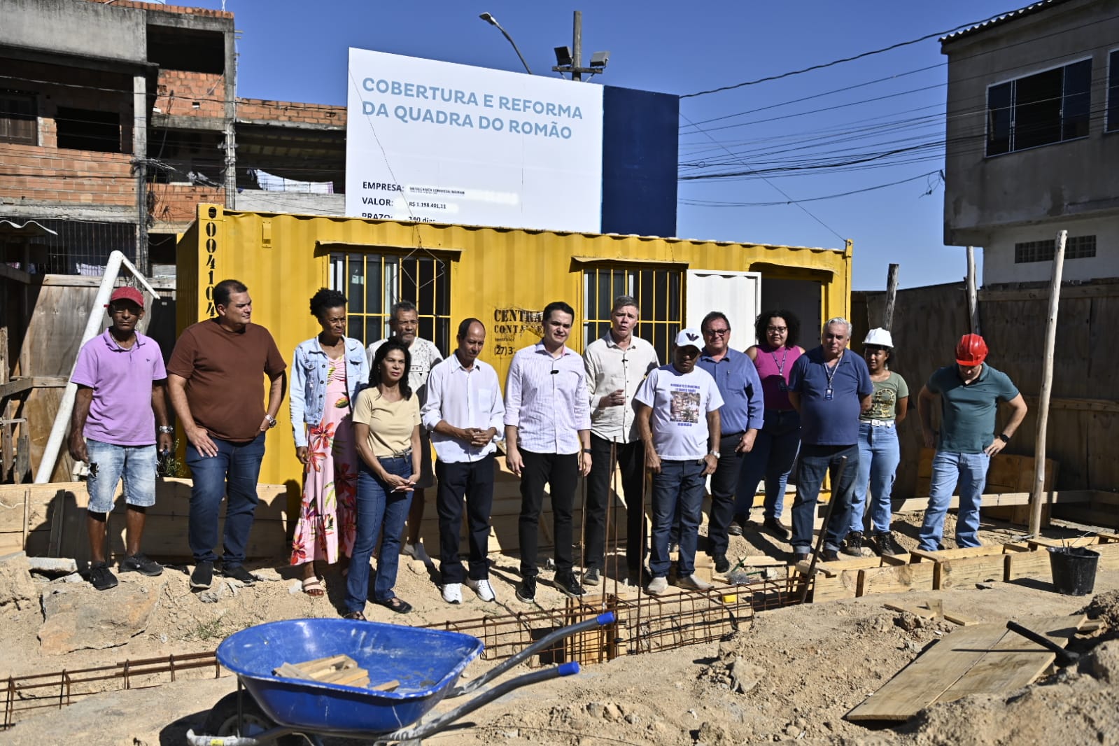 Pazolini visita obra de cobertura em quadra poliesportiva no bairro Romão que servirá como mini-centro esportivo