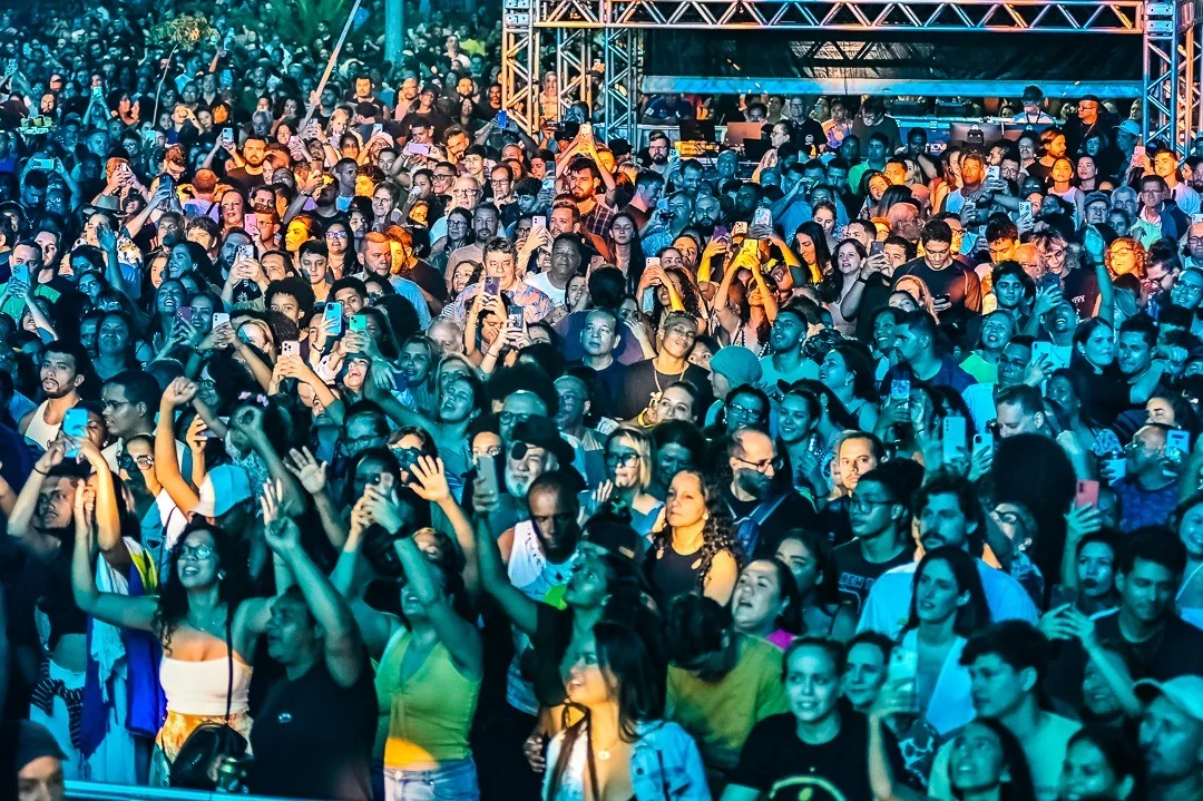 Noite com Alceu Valença celebra aniversário de Vitória e reúne 25 mil pessoas