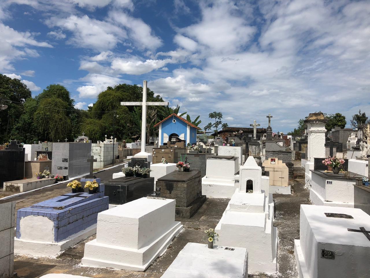 Finados: cemitérios de Vitória são preparados para homenagens póstumas