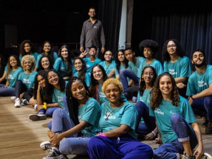 Coral Jovem Vale Música traz o melhor do Clube da Esquina ao Teatro da Ufes em apresentação gratuita