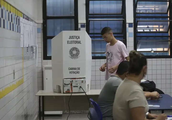 Acompanhe a votação em tempo real de acordo com sua cidade