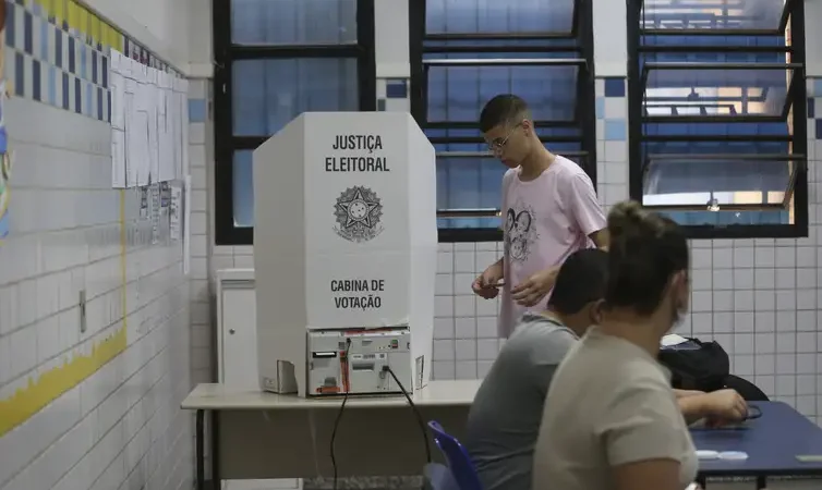 Acompanhe a votação em tempo real de acordo com sua cidade