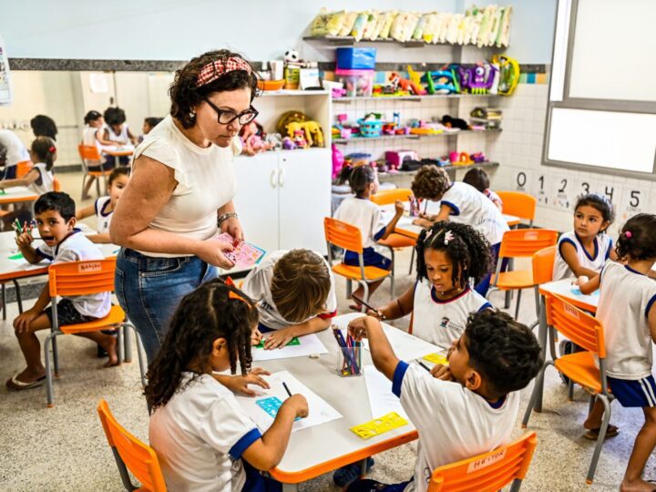 Vitória nomeia mais 1.200 profissionais para o cargo de Assistente de Educação Infantil na rede municipal