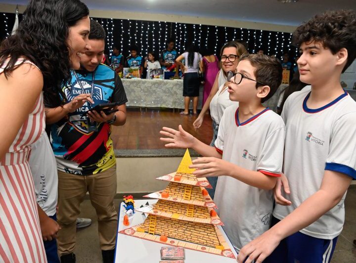 Estudantes da Emef Eber Louzada apresentam suas criações inovadoras na Sala Maker