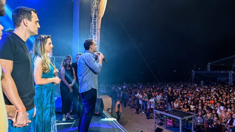 Jesus Vida Verão Reúne Multidão na Praia de Camburi em Noite de Fé e Louvor