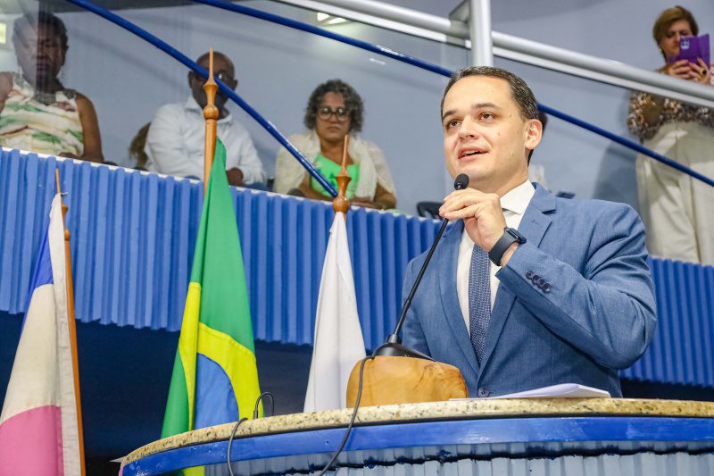 Lorenzo Pazolini é empossado para Segundo Mandato em Vitória com Discurso Emocionado