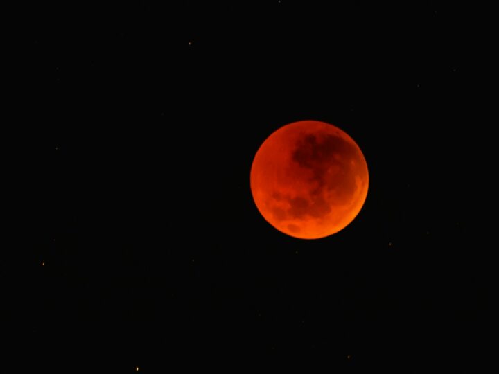 “Lua de sangue”: Descubra como acompanhar o eclipse total da lua nesta sexta-feira (14/03)